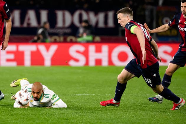 Donyell Malen of AS Roma and Evan Ferguson of AS Roma during the UEFA Europa League 2025 2026 football match between Bologna FC 1909 and AS Roma at Renato Dall Ara Stadium in Bologna (Italy), March 12, 2026. andreaxstaccioli