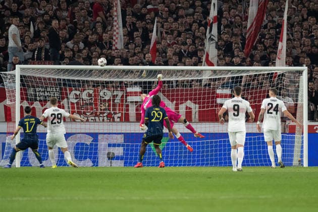Lattentreffer FC Porto, Alexander Nuebel VfB Stuttgart, 33 GER, VfB Stuttgart vs FC Porto, Football, UEFA Europa League, Men, Round of 16, First leg, Match time 2025 2026, 13 03 2026, GER, VfB Stuttgart vs FC Porto, Football, UEFA Europa League, Men, Round of 16, First leg, Match time 2025 2026, 13 03 2026 Stuttgart Copyright: xEibner-Pressefoto WolfgangxFrankx EP_WFK