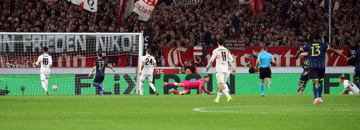 12 03 26 VfB Stuttgart FC Porto Germany, Stuttgart, 12 03 2026, Football, UEFA Europa League, Round of 16, VfB Stuttgart FC Porto v l Alexander Nübel VfB Stuttgart , Terem Moffi FC Porto Goal 0 1 Moffi