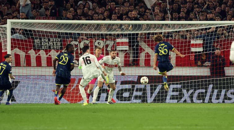 12 03 26 VfB Stuttgart FC Porto Germany, Stuttgart, 12 03 2026, Football, UEFA Europa League, Round of 16, VfB Stuttgart FC Porto v l Alexander Nübel VfB Stuttgart , Rodrigo Mora FC Porto Goal 0 2 Mora