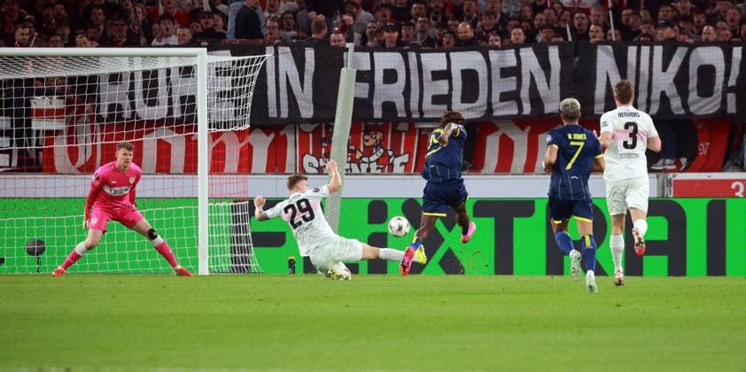 12 03 26 VfB Stuttgart FC Porto Germany, Stuttgart, 12 03 2026, Football, UEFA Europa League, Round of 16, VfB Stuttgart FC Porto v l Alexander Nübel VfB Stuttgart , Terem Moffi FC Porto Goal 0 1 Moffi