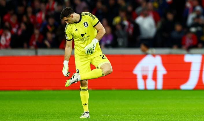 Emiliano Martinez of Aston Villa. Lille v Aston Villa, UEFA Europa League, Round of 16, First Leg, Football, Stade Pierre-Mauroy, Lille, France - 12 Mar 2026Lille Stade Pierre-Mauroy France EDITORIAL USE ONLY No use with unauthorised audio, video, data, fixture lists, club league logos or live services. Online in-match use limited to 120 images, no video emulation. No use in betting, games or single club league player publications. Copyright: xJamesxMarsh Shutterstockx 16746748av