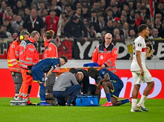12 03 2026, Football UEFA Europa League 2025 2026 Round of 16, VfB Stuttgart FC Porto, in the MHP Arena Stuttgart, Zaidu Sanusi FC Porto is defeated DFL and DFB regulations prohibit any use of photographs as image sequences and or quasi video