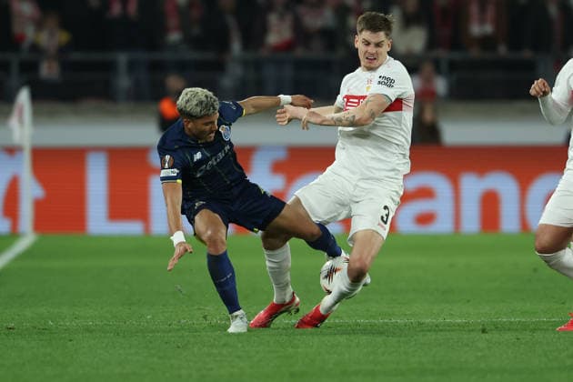 FBL UEFA Europa League Round of 16 first leg 2025 26 VfB Stuttgart FC Porto Wiliam Gomes FC Porto , Ramon Hendriks VFB Stuttgart in action, with the ball during the UEFA Europa League Round of 16 first leg soccer match between VfB Stuttgart and FC Porto at the Stuttgart Arena in Stuttgart, Germany, March 12, 2026 Copyright: JoaquimxFerreira