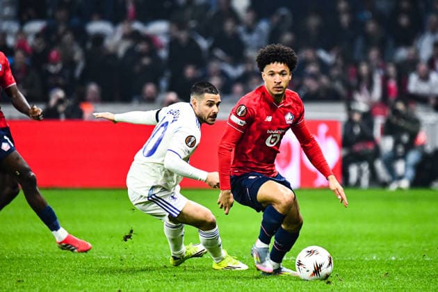 FOOTBALL: LILLE OSC - ASTON VILLA Baptiste AUTISSIER MAXPPP - Lille 12 03 2026 Baptiste AUTISSIER Maxppp Lille ; 12 03 2026 ; Tiago Santos et Emiliano Buendia lors du match Lille OSC vs Aston Villa, 8e de finale aller de la ligue de l‚ÄôEuropa League a Lille le 12 Mars 2026. Lille vs Aston Villa, Europa league Lille Lille Haut de France France  Copyright: xMAXPPPxBaptistexAUTISSIERx BAU202603122319 BAU202603122319
