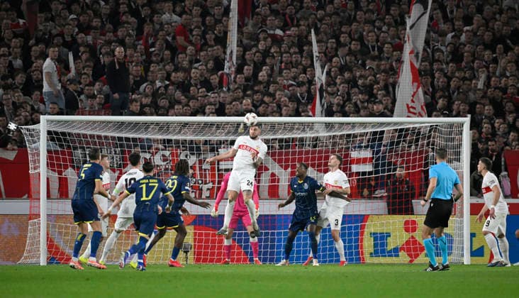 Penalty area scene, goal area scene header duel duel action Jeff Chabot VfB Stuttgart 24 VfB Stuttgart vs FC Porto EUROPA LEAGUE EL 12 03 2026 DFL REGULATIONS PROHIBIT ANY USE OF PHOTOGRAPHS AS IMAGE SEQUENCES AND OR QUASI VIDEO VfB Stuttgart vs FC Porto