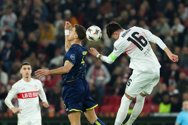 FBL UEFA Europa League Round of 16 first leg 2025 26 VfB Stuttgart FC Porto Jan Bednarek FC Porto , Atakan Karazor VFB Stuttgart in action, with the ball during the UEFA Europa League Round of 16 first leg soccer match between VfB Stuttgart and FC Porto at the Stuttgart Arena in Stuttgart, Germany, March 12, 2026 Copyright: JoaquimxFerreira