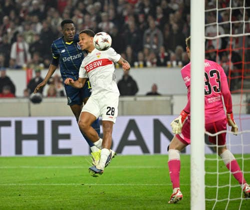 Head-to-head duel duel Action Zaidu FC Porto 12 vs Nikolas Nartey VfB Stuttgart 28 Goalkeeper Alexander Nuebel VfB Stuttgart 33 Penalty area scene, goal area scene VfB Stuttgart vs FC Porto EUROPA LEAGUE EL 12 03 2026 DFL REGULATIONS PROHIBIT ANY USE OF PHOTOGRAPHS AS IMAGE SEQUENCES AND OR QUASI VIDEO VfB Stuttgart vs FC Porto