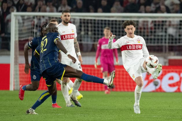 v li in duel, Zaidu FC Porto, 12 , Angelo Stiller VfB Stuttgart, 06 GER, VfB Stuttgart vs FC Porto, Football, UEFA Europa League, Men, round of 16, first leg, 2025 2026 season, 13 03 2026, GER, VfB Stuttgart vs FC Porto, Football, UEFA Europa League, Men, round of 16, first leg, 2025 2026 season, 13 03 2026 Stuttgart Copyright: xEibner-Pressefoto WolfgangxFrankx EP_WFK