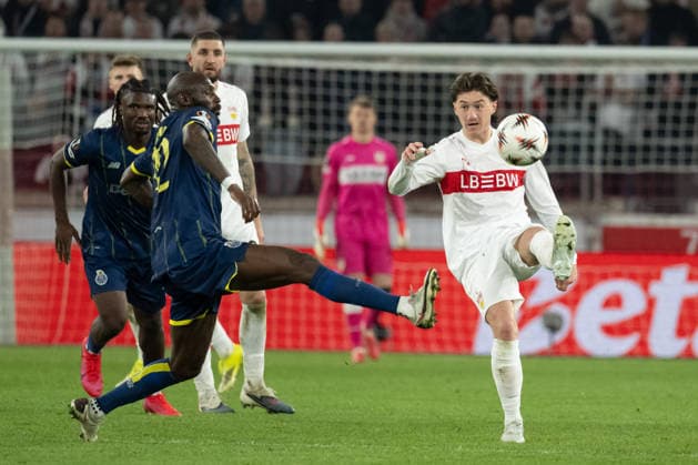 v li in duel, Zaidu FC Porto, 12 , Angelo Stiller VfB Stuttgart, 06 GER, VfB Stuttgart vs FC Porto, Football, UEFA Europa League, Men, round of 16, first leg, 2025 2026 season, 13 03 2026, GER, VfB Stuttgart vs FC Porto, Football, UEFA Europa League, Men, round of 16, first leg, 2025 2026 season, 13 03 2026 Stuttgart Copyright: xEibner-Pressefoto WolfgangxFrankx EP_WFK