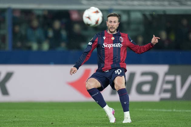 Bologna s Federico Bernardeschi scores goal 1-0 during the Uefa Europa League soccer match between Bologna and Roma at the Dall™Ara Stadium in Bologna , north Italy - Thursday , March 12 , 2026. - Soccer .  Copyright: xSpada LaPressex