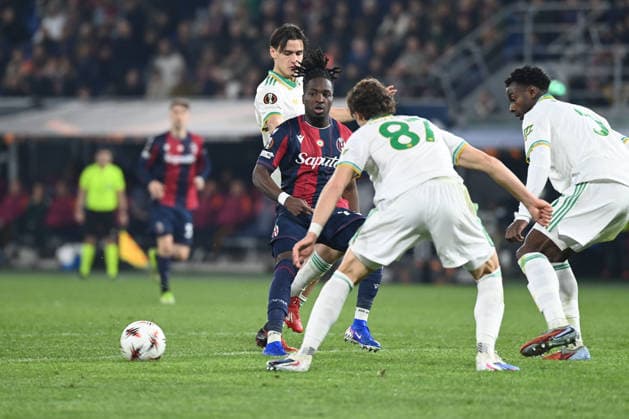 Jonathan Rowe (Bologna FC) serving an assit for Federico Bernardeschi s goal during Bologna FC vs AS Roma, Football Europa League match in Bologna, Italy, March 12 2026  Copyright: xGianlucaxRicci IPAxSportx xipa-agency.netx xx IPA_72775255 IPA_Agency_IPA72775255