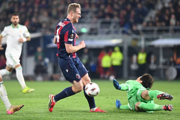 Mile Svilar (As Roma) good save on Tommaso Pobega (Bologna Fc) during Bologna FC vs AS Roma, Football Europa League match in Bologna, Italy, March 12 2026  Copyright: xGianlucaxRicci IPAxSportx xipa-agency.netx xx IPA_72775315 IPA_Agency_IPA72775315
