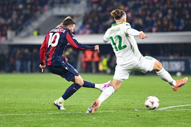 Federico Bernardeschi (Bologna Fc) shooting on goal during Bologna FC vs AS Roma, Football Europa League match in Bologna, Italy, March 12 2026  Copyright: xGianlucaxRicci IPAxSportx xipa-agency.netx xx IPA_72775486 IPA_Agency_IPA72775486
