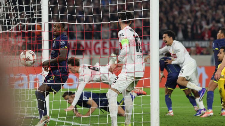 12 03 2026, Stuttgart, Football UEFA Europa League, Season 2025 2026, VfB Stuttgart vs FC Porto, Angelo Stiller VfB scores the goal to make it 2 2