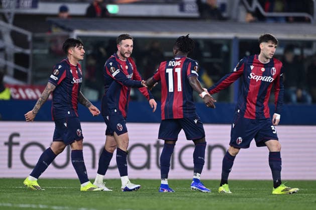 CALCIO - UEFA Europa League - Bologna FC vs AS Roma Federico Bernardeschi of Bologna F.C. celebrates after scoring the goal of 1-0 during the UEFA Europa League Round of 16 first leg football match between between Bologna F.C. and A.S. Roma at the Renato Dall Ara Stadium on March 12, 2026 in Bologna, Italy. Bologna Italy  Copyright: xIPAxSport ABACAx
