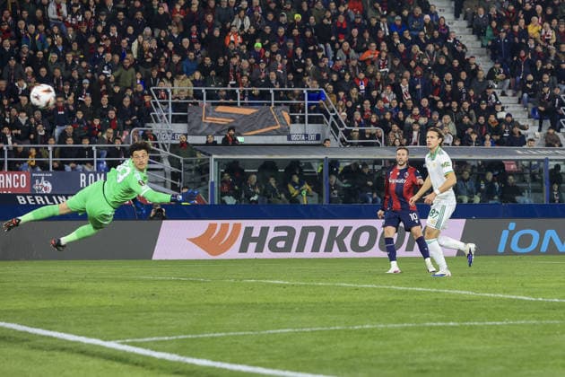 CALCIO - UEFA Europa League - Bologna FC vs AS Roma Federico Bernardeschi of Bologna FC scores a goal during Bologna FC vs AS Roma, Europa League 2025-26 Round of 16, first leg, game at Renato Dall Ara stadium in Bologna (BO), Italy, on March 12, 2026. Bologna Italy  Copyright: xIPAxSport ABACAx