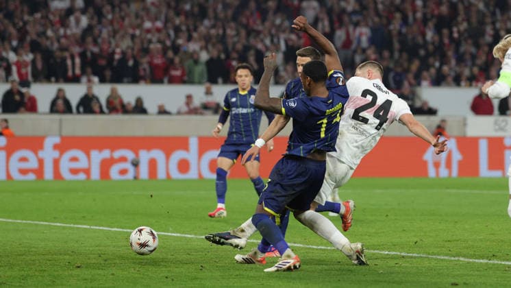 12 03 2026, Stuttgart, Football UEFA Europa League, Season 2025 2026, VfB Stuttgart vs FC Porto, Jeff Chabot VfB prepares the goal for 2 2