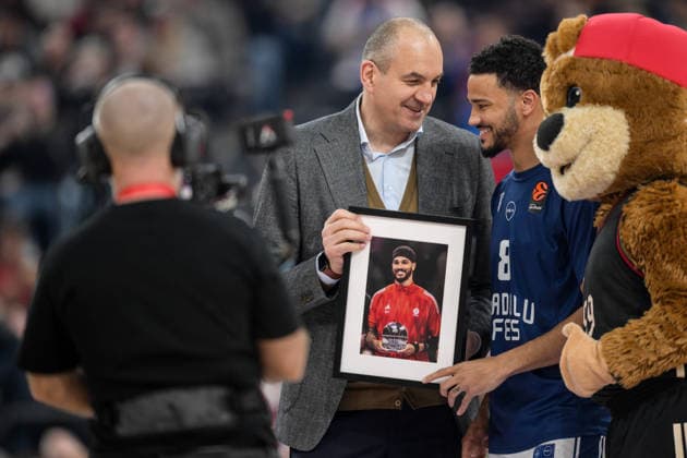 Basketball, Euroleague, 20260312, FC Bayern Munich Anadolu Efes Istanbul In the picture from l Sports Director of Bayern Dragan TARLAC, Nick WEILER BABB Istanbul, 8 Farewell Munich SAP Garden Bayern Germany Copyright: Passion2Press.dex xMarkusxFischex
