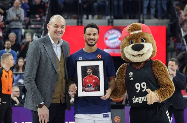 Farewell FCBB sports director Dragan TARLAC with former Bayern player WEILER BABB Basketball Bayern Efes Istanbul Euroleague, FC Bayern Basketball Anadolu Efes Istanbul, round 31, season 2025 2026, on 12 03 2026 in Munich, S A P G A R D E N, Germany Source Copyright Credit Oryk HAIST xBASKETBALL-BAYERN-EFESx