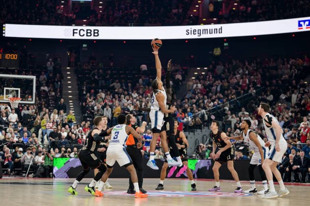 Basketball, Euroleague, , FC Bayern Munich Anadolu Efes Istanbul Pictured from l Brice DESSERT Istanbul, 13 , Wenyen GABRIEL Bayern, 32 Munich SAP Garden Bayern Germany Copyright: Passion2Press.dex xMarkusxFischex