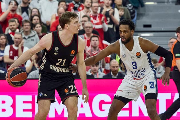 Turkish Airlines EuroLeague Basketball, FC Bayern Munich Basketball vs Anadolu Efes Istanbul, Munich FC Bayern Basketball, Munich FC Bayern Basketball, Istanbul Anadolu Efes, 2026 03 12 in Munich SAP Garden HOLLATZ Justus FC Bayern Munich Guard G Nr21 BAY21 , LOYD Jordan Anadolu Efes Istanbul Guard G Nr3 EFS3 sportworld Munich SAP Garden Bayern Germany