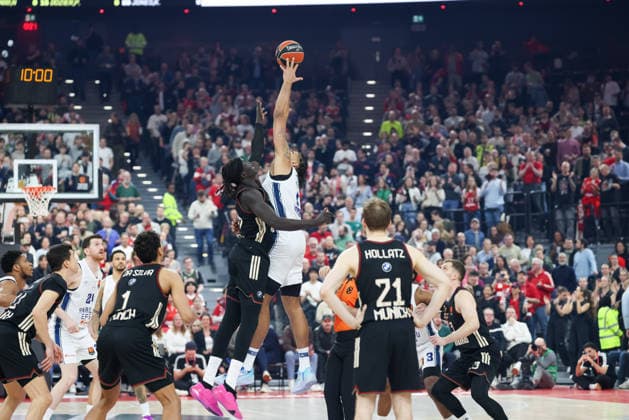 Tip Off, Brice Dessert Anadolu Efes Istanbul, 13 with Wenyen Gabriel FC Bayern Basketball, 32 , GER, FC Bayern Basketball vs Anadolu Efes Istanbul, Basketball, Euroleague, Matchday 31, Season 2025 2026, 12 03 2026, GER, FC Bayern Basketball vs Anadolu Efes Istanbul, Basketball, Euroleague, Matchday 31, Season 2025 2026, 12 03 2026 Munich Copyright: xEibner-Pressefoto JennixMaulx EP_JML