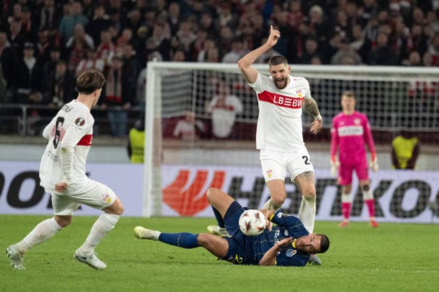 from left in duel Deniz Guel FC Porto, 27 , Jeff Chabot VfB Stuttgart, 24 GER, VfB Stuttgart vs FC Porto, Football, UEFA Europa League, Men, round of 16, first leg, 2025 2026 season, 13 03 2026, GER, VfB Stuttgart vs FC Porto, Football, UEFA Europa League, Men, round of 16, first leg, 2025 2026 season, 13 03 2026 Stuttgart Copyright: xEibner-Pressefoto WolfgangxFrankx EP_WFK