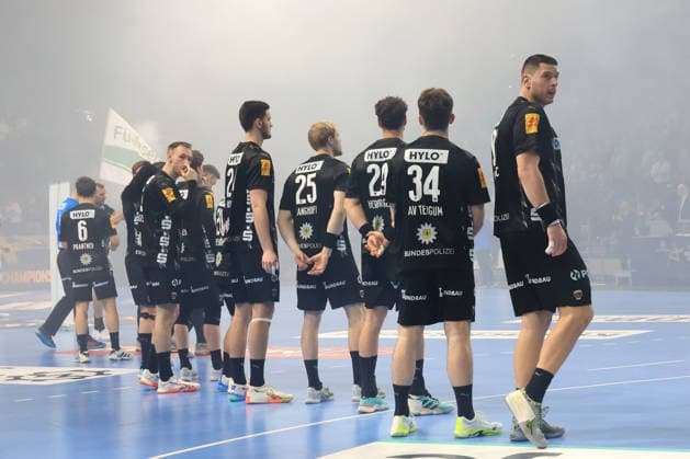 DEU, Machineseeker EHF Champions League, Fuechse Berlin vs HBC Nantes, 12 03 2026, Max Schmeling Halle, Berlin, DEU, Machineseeker EHF Champions League, Fuechse Berlin vs HBC Nantes, in the picture Fuechse players circle nordphotoxGmbHx xEngler nph00076