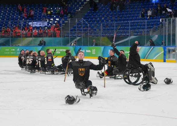 Para Ice hockey, Eishockey Milano Cortina 2026 Paralympic Winter Olympics: Slovakia Vs Germany Germany s para ice hockey team celebrates after winning over Slovakia in the Para Ice Hockey Classification Game at Milano Santagiulia Ice Hockey Arena during the Paralympic Winter games, Winterspiele,Spiele, Summer games in Milano, Italy, on March 12, 2026. Milano Milano Italy  Copyright: xRanjithxKumarx originalFilename:kumar-paralymp260312_npZOi.jpg