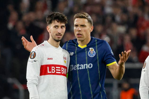 Atakan Karazor VfB Stuttgart, 16 and Jan Bednarek FC Porto, 05 in dialog , Germany, Football, UEFA Europa League, Round of 16, 2025 2026, VfB Stuttgart vs FC Porto, 12 03 2026, Stuttgart Arena Stuttgart Germany Copyright: xGrantxHubbsx
