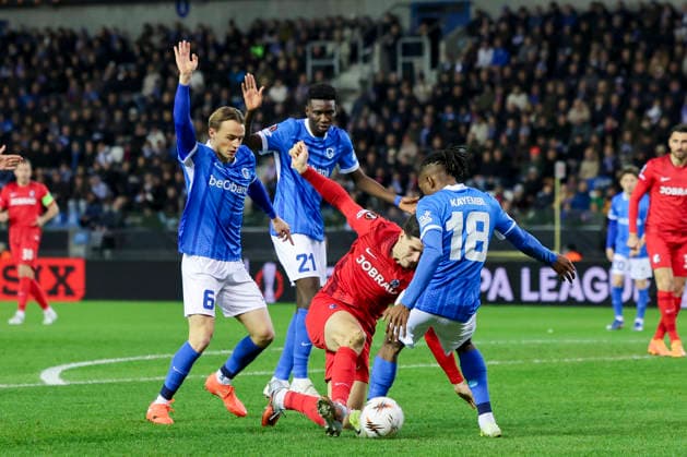 Matte Smets KRC Genk , Ibrahima Sory Bangoura KRC Genk , Igor Matanovic SC Freiburg and Joris Kayembe KRC Genk battle for the ball, UEFA Europa League 2025 26 Round of 16 First Leg, KRC Genk v SC Freiburg, Cegeka Arena on March 12, 2026 in Genk, Belgium Photo by Marco Steinbrenner DeFodi Images Matte Smets KRC Genk , Ibrahima Sory Bangoura KRC Genk , Igor Matanovic SC Freiburg and Joris Kayembe KRC Genk battle for the ball, UEFA Europa League 2025 26 Round of 16 First Leg, KRC Genk v SC Freiburg, Cegeka Arena, March 12, 2026 in Genk, Belgium Photo by Marco Steinbrenner DeFodi Images