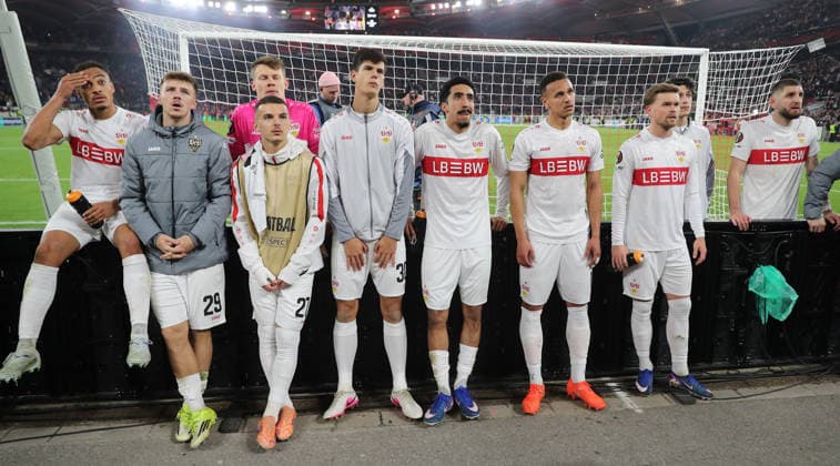 12 03 26 VfB Stuttgart FC Porto Germany, Stuttgart, 12 03 2026, Football, UEFA Europa League, Round of 16, VfB Stuttgart FC Porto VFB players disappointed after the match in front of the fans