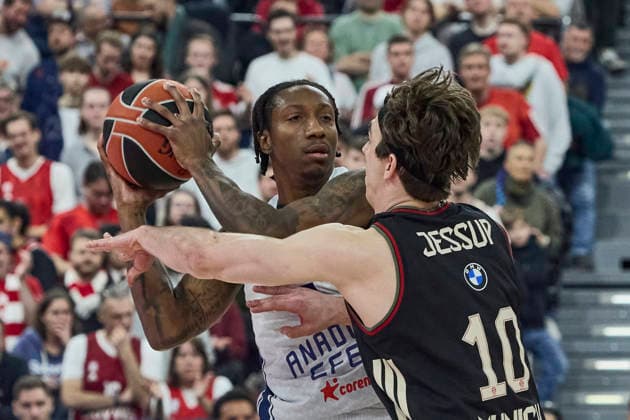 Turkish Airlines EuroLeague Basketball, FC Bayern Munich Basketball vs Anadolu Efes Istanbul, Munich FC Bayern Basketball, Munich FC Bayern Basketball, Istanbul Anadolu Efes, 2026 03 12 in Munich SAP Garden LEE Saben Anadolu Efes Istanbul Guard G Nr5 EFS5 , JESSUP Justinian FC Bayern Munich Guard G Nr10 BAY10 sportworld Munich SAP Garden Bayern Germany