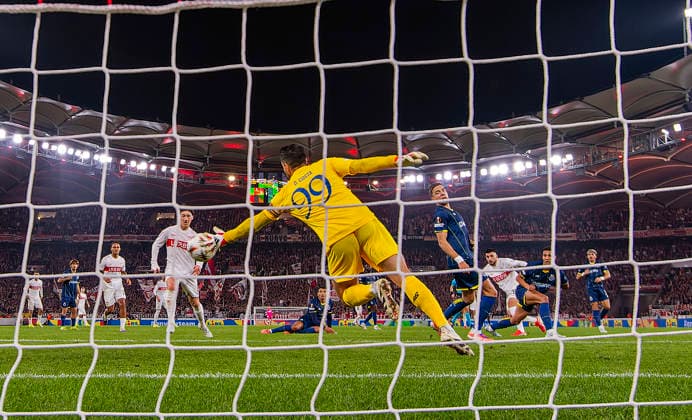 12 03 2026, Football UEFA Europa League 2025 2026 Round of 16, VfB Stuttgart FC Porto, in the MHP Arena Stuttgart, re Deniz Undav Stuttgart goal shot for 1 2 goal against goalkeeper Diego Costa FC Porto DFL and DFB regulations prohibit any use of photographs as image sequences and or quasi video