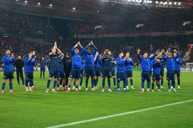 FBL UEFA Europa League Round of 16 first leg 2025 26 VfB Stuttgart FC Porto Team from FC Porto applauds the fans after the match, UEFA Europa League Round of 16 first leg soccer match between VfB Stuttgart and FC Porto at the Stuttgart Arena in Stuttgart, Germany, March 12, 2026 Copyright: JoaquimxFerreira