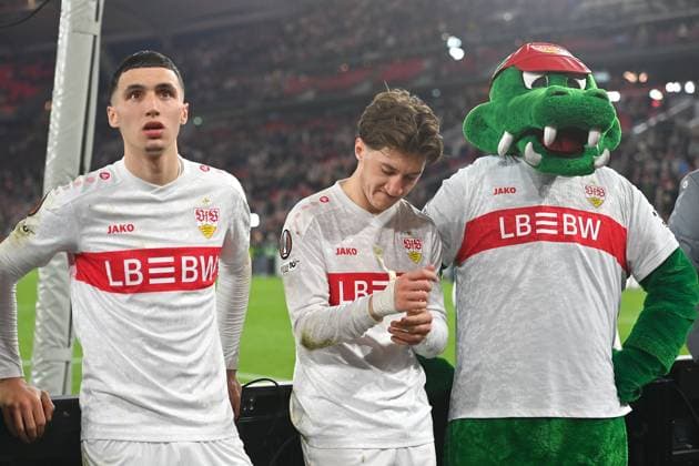 from left Bilal EL KHANNOUSS VFB Stuttgart , Angelo STILLER VFB Stuttgart , Mascot Fritzle after the match Football UEFA Europa League round of 16 VfB Stuttgart FC Porto 1 2 on 12 03 2026 MHP ARENA