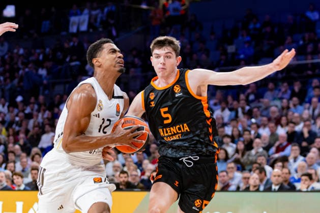 ESP Real Madrid v Valencia Basket Euroleague Theo Maledon of Real Madrid and De Larrea Valencia during the Euroleague match, between Real Madrid and Valencia Basket played at Movistar Arena Stadium on March 12, 2026 in Madrid Spain Madrid Spain Basketball Copyright: xAlbaxPachecox xAgenciaxLOFx