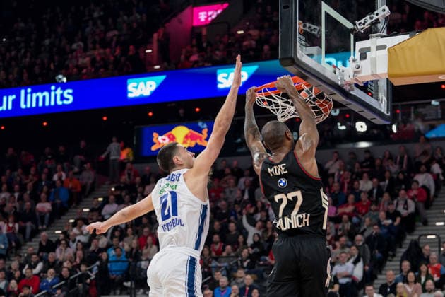 Basketball, Euroleague, 20260312, FC Bayern Munich Anadolu Efes Istanbul Pictured from l Cole SWIDER Istanbul, 21 , Isiaha MIKE Bayern, 22 , Basket Munich SAP Garden Bayern Germany Copyright: Passion2Press.dex xMarkusxFischex