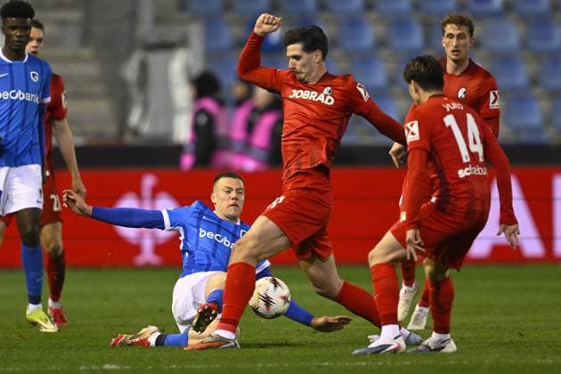 Genk s Daan Heymans and Freiburg s Igor Matanovic fight for the ball during a game between Belgian soccer team KRC Genk and German Freiburg, Thursday 12 March 2026 in Genk, the first leg of the 1 16 Finals of the UEFA Europa League tournament. JOHAN EYCKENS JohanxEyckens  x167301093x