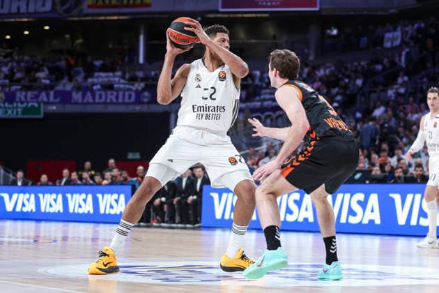 March 12, 2026, Madrid, Madrid, Spain: Walter Tavares of Real Madrid and Nathan Reuvers of Valencia Basket in action during the Turkish Airlines EuroLeague match between Real Madrid and Valencia Basket at Movistar Arena on March 12, 2026 in Madrid, Spain. Madrid Spain - ZUMAa181 20260312_zaa_a181_046 Copyright: xIrinaxR.xHipolitox