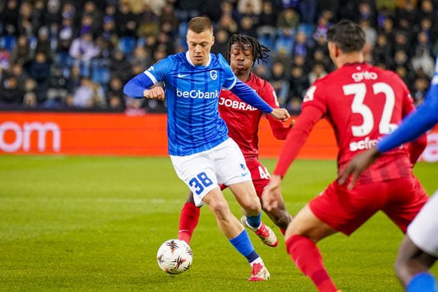 Belgium Football Europa League 2025 2026, Round of 16 KRC Genk vs SC Freiburg Cegeka Arena Genk Daan Heymans KRC Genk, 38 Johan Manzambi SC Freiburg, 44 Copyright: xJOERANxSTEINSIEKx