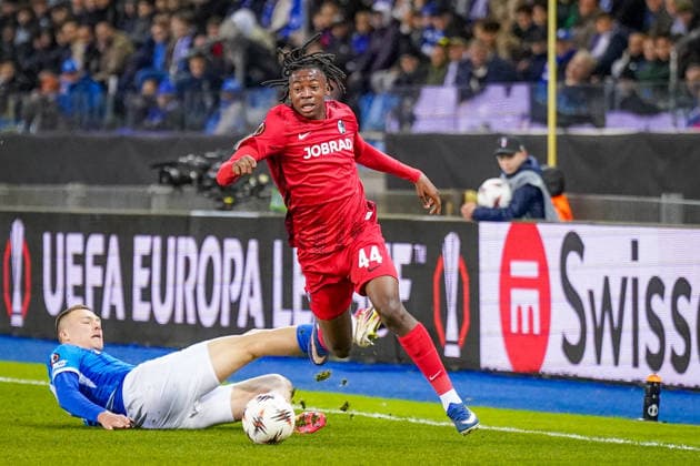 Belgium Football Europa League 2025 2026, Round of 16 KRC Genk vs SC Freiburg Cegeka Arena Genk Johan Manzambi SC Freiburg, 44 Sponsors, Advertising, Economy, Advertising board, Equipment Swissquote Jobrad Copyright: xJOERANxSTEINSIEKx