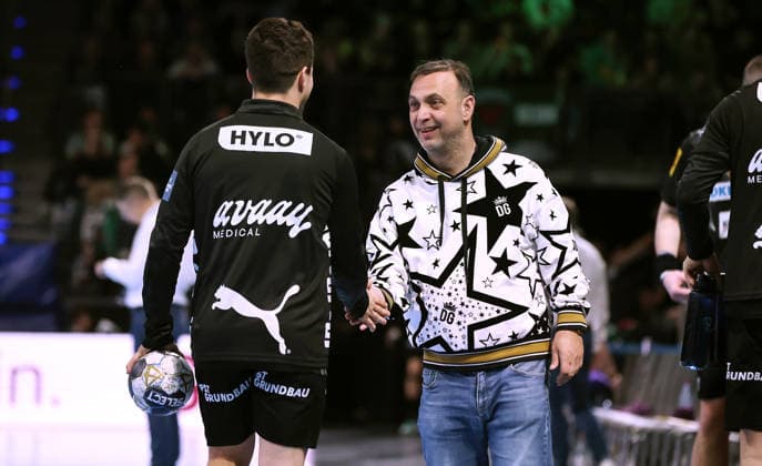 Manager Bob Hanning high-fives Tim Freihöfer Upper body action Sport Handball CL Champions League Champions League Men 14 Matchday Season 2025 2026 12 03 2026 Füchse Berlin vs HBC Nantes in the Max Schmeling Halle