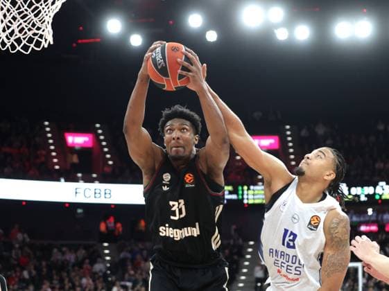 Bayerns 33 David MACCORMACK vs Istanbuls 13 DESSERT Basketball Bayern Efes Istanbul Euroleague, FC Bayern Basketball Anadolu Efes Istanbul, Round 31, Season 2025 2026, on 12 03 2026 in Munich, S A P G A R D E N, Germany Source Copyright Credit Oryk HAIST xBASKETBALL-BAYERN-EFESx
