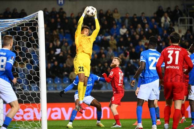 KRC Genk v Freiburg - UEFA Europa League GENK, BELGIUM - MARCH 12 : Lawal Tobias goalkeeper of KRC Genk during the UEFA Europa League 2025 26 round of 16 match first leg between KRC Genk and Freiburg on March 12, 2026 in Genk, Belgium, 12 03 2026 Genk Belgium  Copyright: xVincentxKalutx