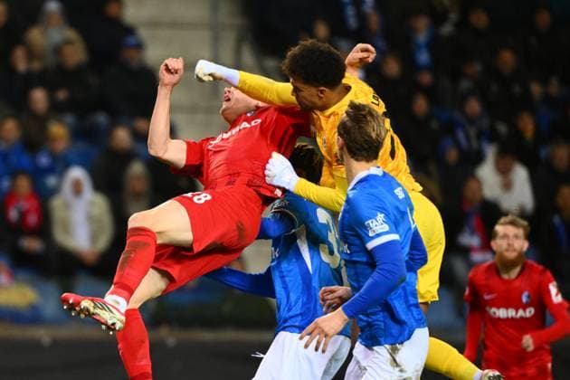KRC Genk v Freiburg - UEFA Europa League GENK, BELGIUM - MARCH 12 : Lawal Tobias goalkeeper of KRC Genk, Matthias Ginter defender of Freiburg during the UEFA Europa League 2025 26 round of 16 match first leg between KRC Genk and Freiburg on March 12, 2026 in Genk, Belgium, 12 03 2026 Genk Belgium  Copyright: xVincentxKalutx