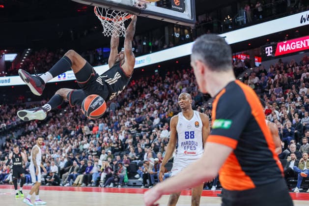 Dunk Isiaha Mike FC Bayern Basketball, 22 with Kai Jones Anadolu Efes Istanbul, 88 , GER, FC Bayern Basketball vs Anadolu Efes Istanbul, Basketball, Euroleague, Matchday 31, Season 2025 2026, 12 03 2026, GER, FC Bayern Basketball vs Anadolu Efes Istanbul, Basketball, Euroleague, Matchday 31, Season 2025 2026, 12 03 2026 Munich Copyright: xEibner-Pressefoto JennixMaulx EP_JML