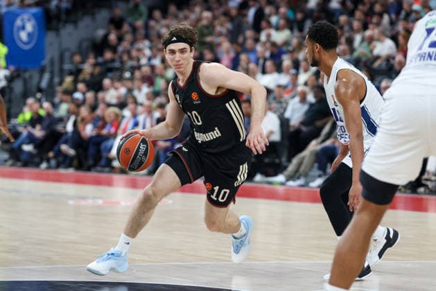 Justinian Jessup FC Bayern Basketball, 10 with PJ Dozier Anadolu Efes Istanbul, 15 , GER, FC Bayern Basketball vs Anadolu Efes Istanbul, Basketball, Euroleague, Matchday 31, Season 2025 2026, 12 03 2026, GER, FC Bayern Basketball vs Anadolu Efes Istanbul, Basketball, Euroleague, Matchday 31, Season 2025 2026, 12 03 2026 Munich Copyright: xEibner-Pressefoto JennixMaulx EP_JML