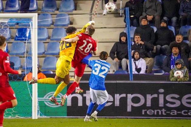 Belgium Football Europa League 2025 2026, Round of 16 KRC Genk vs SC Freiburg Cegeka Arena Genk Collision Tobias Lawal KRC Genk, 26 and Matthias Ginter SC Freiburg, 28 Copyright: xJOERANxSTEINSIEKx